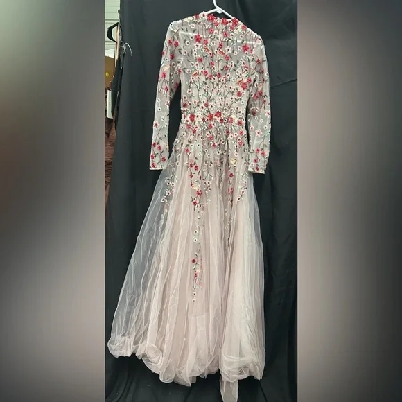 Mac Duggal 20334 NWT Elegant Floral Embroidered Gown - Picture 6 of 7